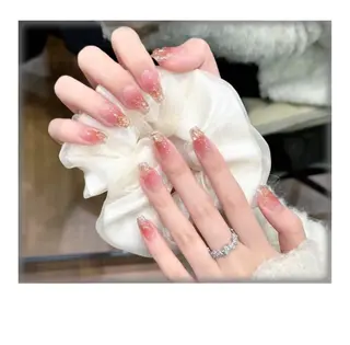 ネイル pink ladyサロン所属・べ にのネイルデザイン