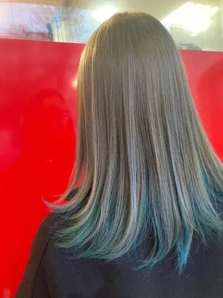 ロング カラー 横山 千春のヘアスタイル