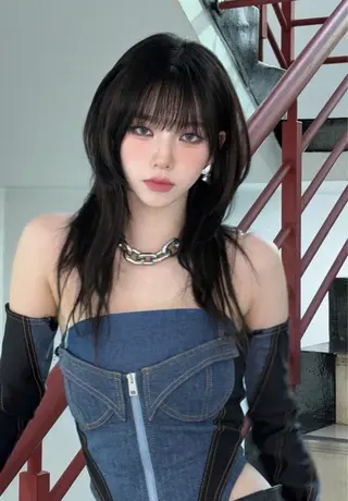 セミロング ARMONY OMOTESANDO所属・本田秀幸 コテ巻き風パーマのヘアスタイル