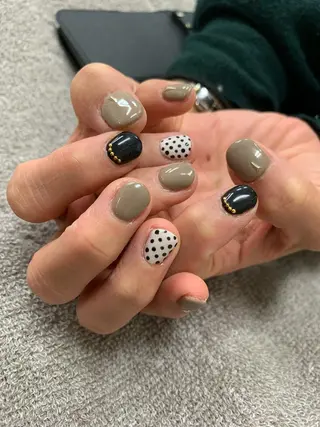 ネイル 指名支持率NO.1 スタイリストのヘアスタイル