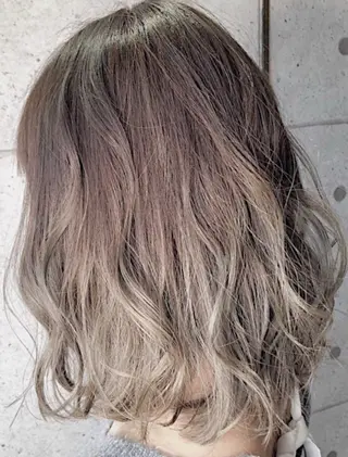 ミディアム カラー 福森 みずきのヘアスタイル