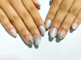 ネイル 指名支持率NO.1 スタイリストのヘアスタイル