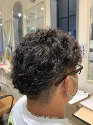ショート パーマ メンズ 遊佐 瑞紀のヘアスタイル
