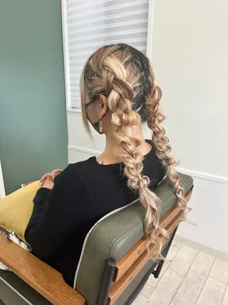 ロング ヘアアレンジ M.arc 【マーキ】のヘアスタイル