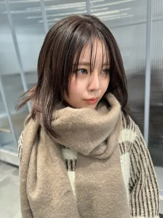 ミディアム ブリーチなし 寒色カラーのヘアスタイル