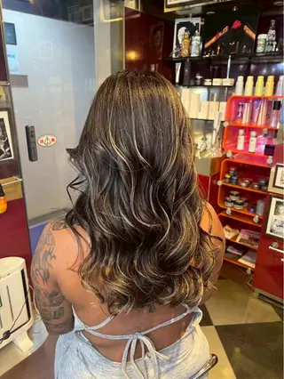 セミロング カラー ハイライトモデル募集 横浜石川町CHIRIのヘアスタイル