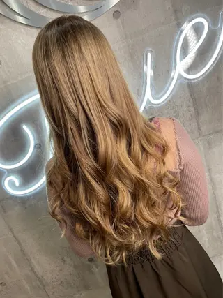 ロング 推し活に可愛く艶モテ カラー/巻きキョウコのヘアスタイル