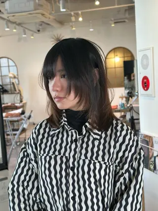 ミディアム 大阪ウルフカット ハッシュカットのヘアスタイル