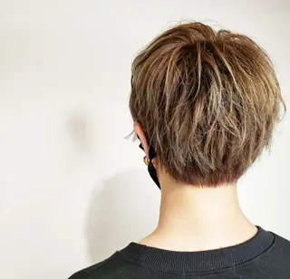 ショート 🇰🇷透明感×ハイ トーン🌟tomoのヘアスタイル