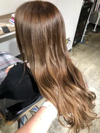 ロング カラー ハイトーン/レイヤー /ケアブリーチ石川治のヘアスタイル