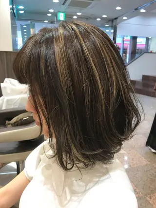 ミディアム 鈴木 香織のヘアスタイル