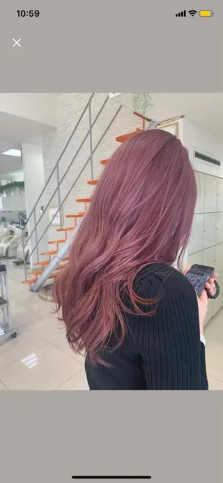 ロング カラー 岩戸優奈 束感まつげ ピンク/ベージュのヘアスタイル