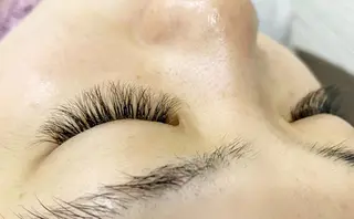 マツエク・マツパ 小林 美央のヘアスタイル