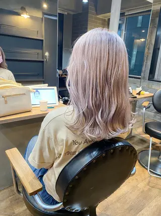 セミロング yori SAPPORO所属・yoriダブルカラー 代表すがわらのヘアスタイル