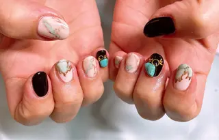 ネイル VIERU 🌈🎀💖のネイルデザイン