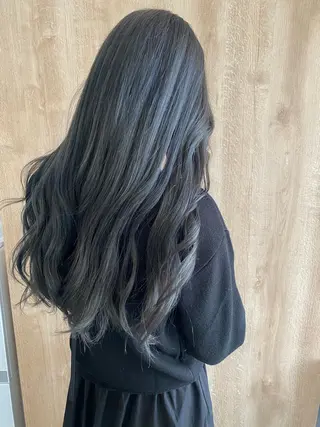 カラー Bish Yanaのヘアスタイル