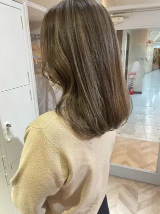 セミロング カラー akane .のヘアスタイル