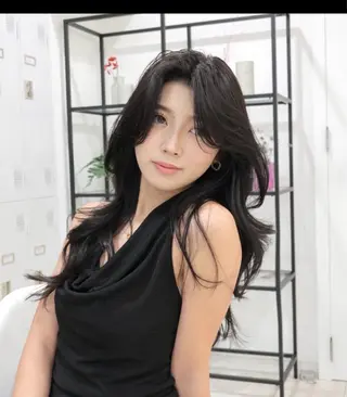 ロング THE GLOBES 表参道原宿所属・山下 凪澄のヘアスタイル