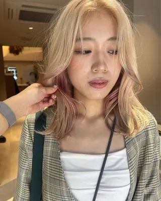 ミディアム yiye aoyama所属・表参道yiye うららのヘアスタイル