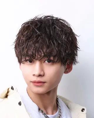 ショート パーマ GLOW所属・マタカ ミナリのヘアスタイル