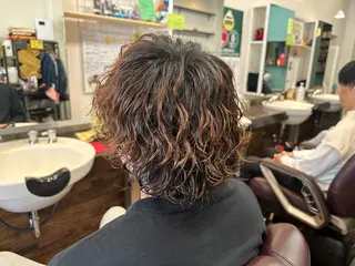 ミディアム パーマ メンズ clomus梅田茶屋町店所属・髪質改善特化美容師 酸性ストレート近藤俊のヘアスタイル