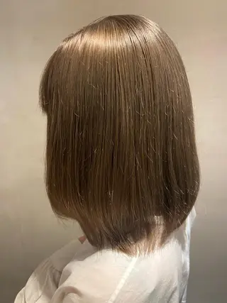ショート カラー 石崎 真維のヘアスタイル
