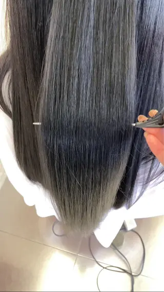 ロング カラー 小森 衣純のヘアスタイル