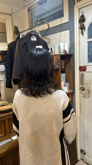 ミディアム パーマ BRITS 渡辺 菜々子のヘアスタイル