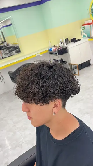 ミディアム パーマ ヘアアレンジ メンズ 艶カラー の達人のヘアスタイル