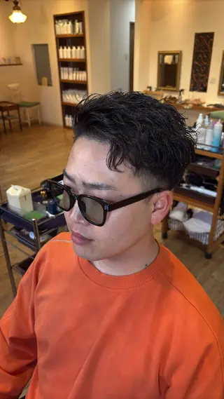 パーマ メンズ 眞鍋 祐人のヘアスタイル