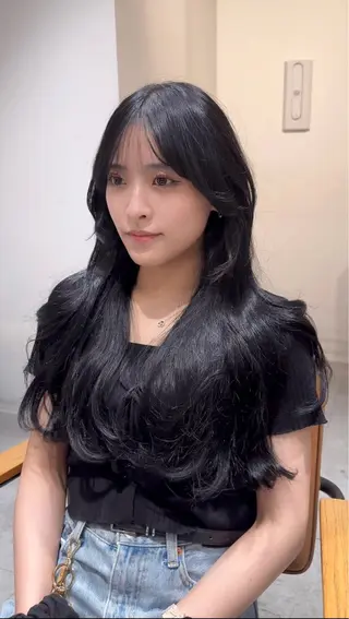 ロング 韓国レイヤーカット 透明感カラー冨田那樹のヘアスタイル