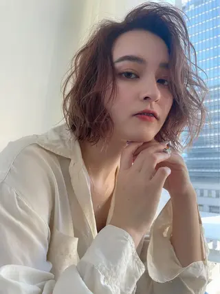 ミディアム カラー 伊藤 愛美のヘアスタイル