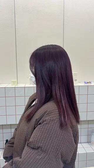 カラー 🌷花屋併設🌷 岡本明日実のヘアスタイル