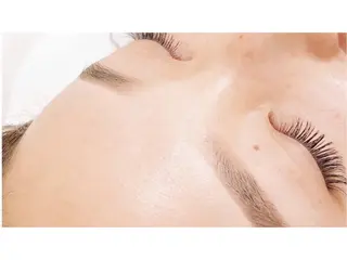 眉毛とまつげ専門店LEPIAおもろまち店所属・伊波 詩織のマツエク・マツパデザイン