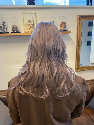 セミロング カラー ミルクティー× グレージュMOMOのヘアスタイル