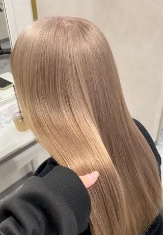 ロング wistell所属・ハイトーン/艶カラー sarina🩷のヘアスタイル