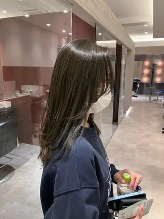 ロング カラー サキ🤍ハイトーン 🩰くびれ巻きヘアのヘアスタイル