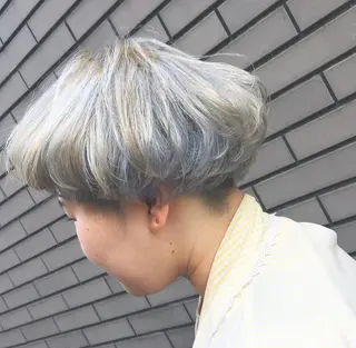 ショート カラー ブリーチ、パーマ 西部笑のヘアスタイル