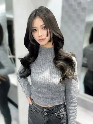 ロング カラー karen/韓国ヘア / ブリーチ/透明感のヘアスタイル