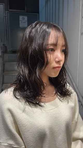 ミディアム パーマ LONESS   表参道所属・桃崎 晏地のヘアスタイル