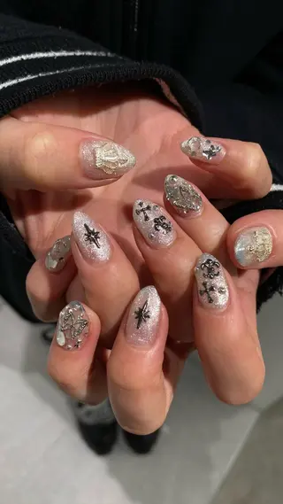 ネイル カンナ【Y2Kネイル /コーンロウ】のネイルデザイン