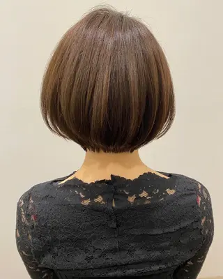 ショート カラー 石田 優菜のヘアスタイル