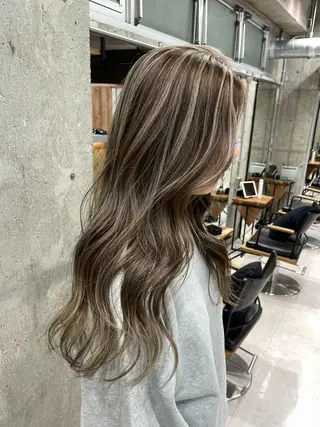 ロング 🫧ハイライトカラー 🫧 𝓜𝓘𝓤のヘアスタイル