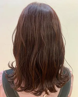 ミディアム カラー 佐々木 有彩のヘアスタイル