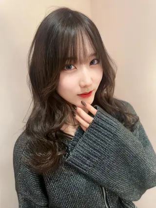 セミロング カラー newi saLyu ネウィ　サリューのヘアスタイル