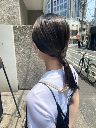 ミディアム カラー NERO 眞下秋歩のヘアスタイル