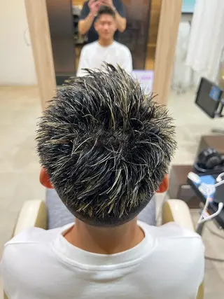 カラー メンズ 心斎橋バレイヤージュ 小林勝貴のヘアスタイル