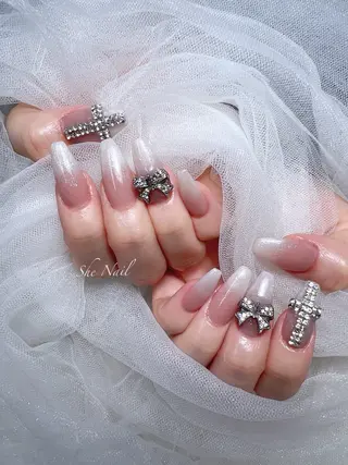 ネイル She Nail所属・ISA_ BELLAのネイルデザイン
