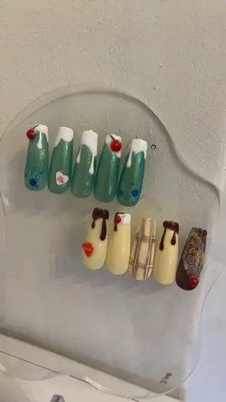 ネイル EmaNail天満橋店所属・EmaNail Risaのネイルデザイン