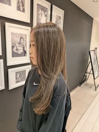 カラー WARREN・TRICOMI NEW YORK 表参道店所属・ハイライト/白髪ぼか し/透明感/惇平のヘアスタイル